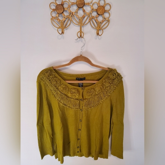 Women's Green Sweater - Picture 2 of 10